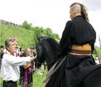 Президент В.А.Ющенко і козак на коні