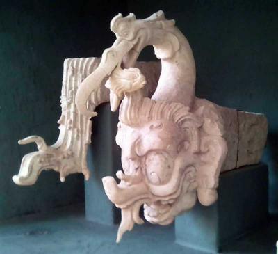 Іл. 94: Голова Чаака. Скульптура з Копана. Іл. 94: Голова Чаака. Скульптура з…