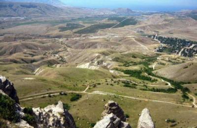 Іл. 16. Околиці Солхата. Сучасна фотографія. Іл. 16. Околиці Солхата. Сучасна…
