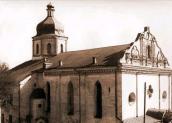 Рис. 2.4.2.2.1.18. Миколаївський костел до 1930-х рр. зберігався як… Рис. 2.4.2.2.1.18. Миколаївський…