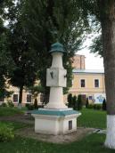 Рис. 2.4.2.4.13. Сонячний годинник у внутрішньому дворі Києво-Могилянської… Рис. 2.4.2.4.13. Сонячний годинник у…