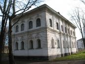 Рис. 2.4.2.4.20. Полкова канцелярія в Козельці – аналог кам’яної житлової… Рис. 2.4.2.4.20. Полкова канцелярія в…