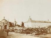 Рис. 2.5.1.30. Торг на Контрактовій площі. Видно фонтан «Самсон» та будівлю… Рис. 2.5.1.30. Торг на Контрактовій…