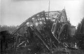Рис. 2.8.2.6.7. Зірваний Русанівський міст, фото 1944 р. Рис. 2.8.2.6.7. Зірваний Русанівський…
