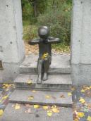 Рис. 3.1.44. Меморіал спаленій Передмостовій Слобідці, центральний елемент Рис. 3.1.44. Меморіал спаленій…