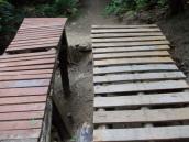 Рис. 6. 27. Одна з незаконних трас велосипедистів даун-хіл, перед демонтажем,… Рис. 6. 27. Одна з незаконних трас…