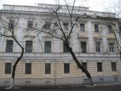 Рис. 2.4.2.6.21. Триповерховий класистичний будинок за адресою… Рис. 2.4.2.6.21. Триповерховий…