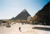 30. Парад пирамид близ Гизы (Египет)