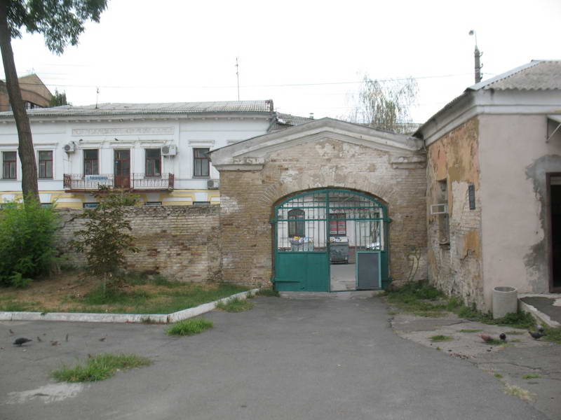 Боковые ворота Киево-Могилянской…