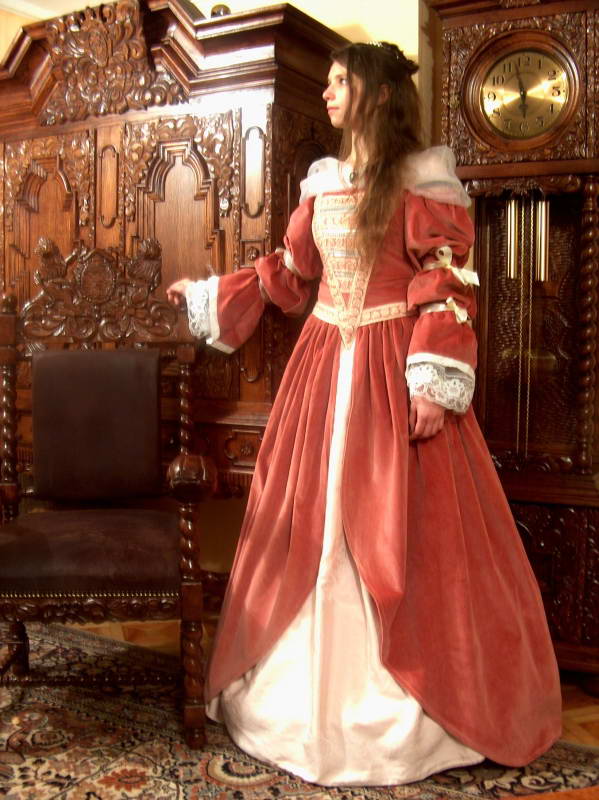 Dress of noble lady