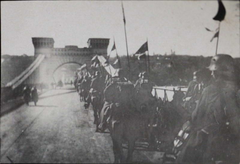 The German cavalry enters Kiev by the…